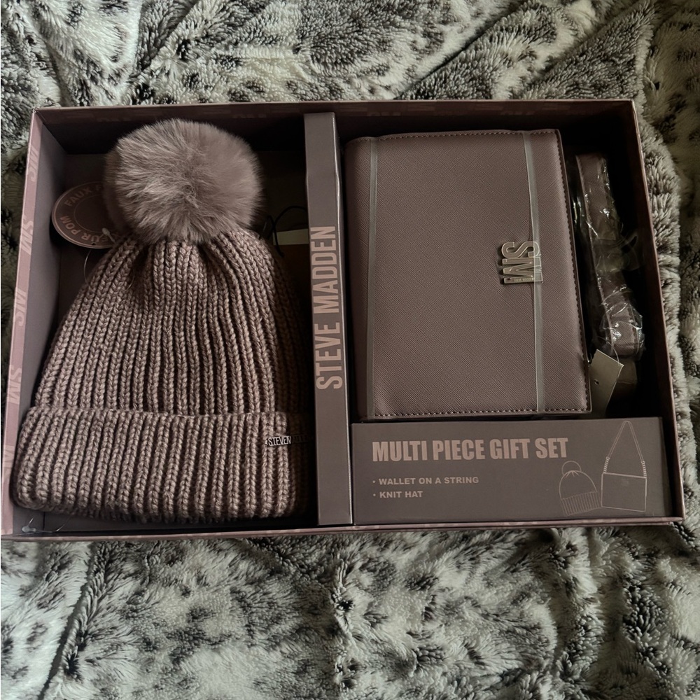 Steve Madden Brown Knit Hat and Wallet Gift Set